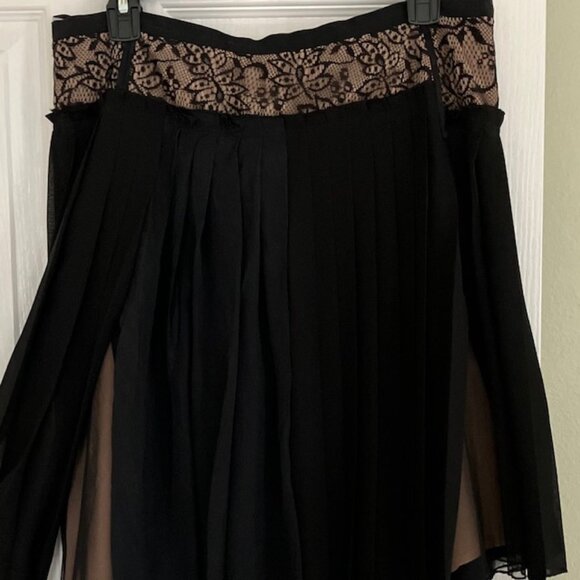 VTG BCBG MaxAzria women's flowy pleated skirt size 10 Black bohemian , goth - Picture 5 of 5